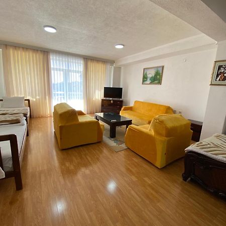 סטרוגה Hotel Venecia Apartments מראה חיצוני תמונה