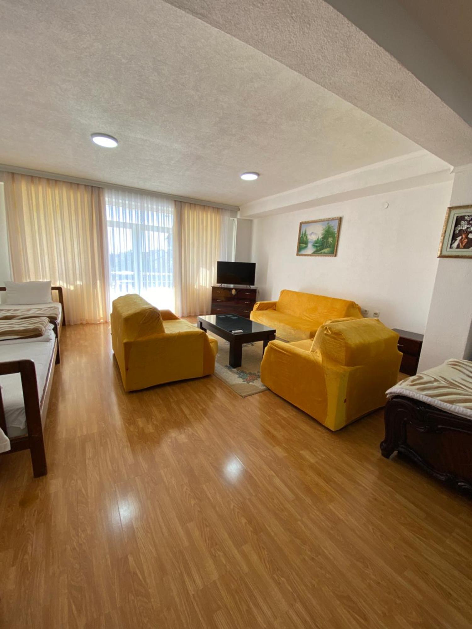 סטרוגה Hotel Venecia Apartments מראה חיצוני תמונה