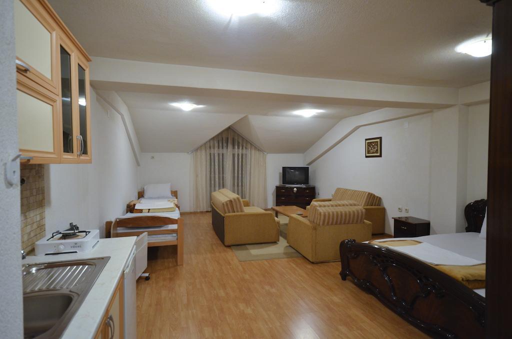 סטרוגה Hotel Venecia Apartments חדר תמונה